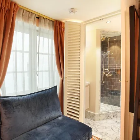 Pick A Flat's - A Bedroom In Le Marais * Paris